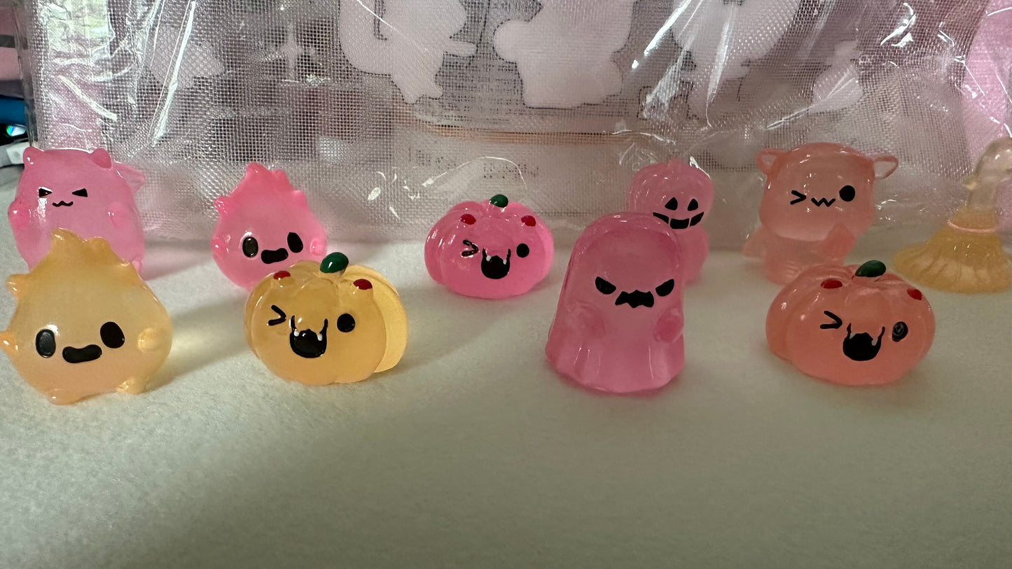 Luminous Ghost Spirits, Ghost Fairy garden miniature figurines Tree spirit resin craft dollhouse decor terrarium Halloween. Spooky Decor