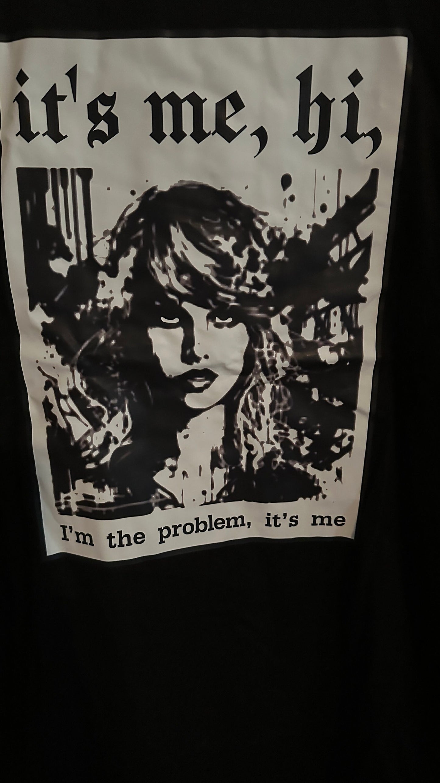 Its Me, hi, I'm the problem its me tshirt. TSwift black tshirt