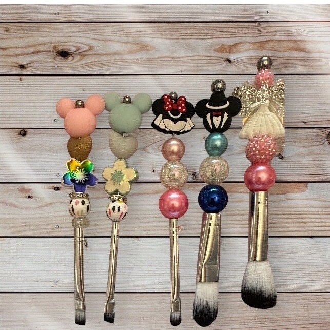 Mickey Bride themed makeup brushes. Make-up Brush Sets /Fun Character Make-up Brush Sets/ Custom Make-up Brush Sets/Gift for Her/Wife/Queen/